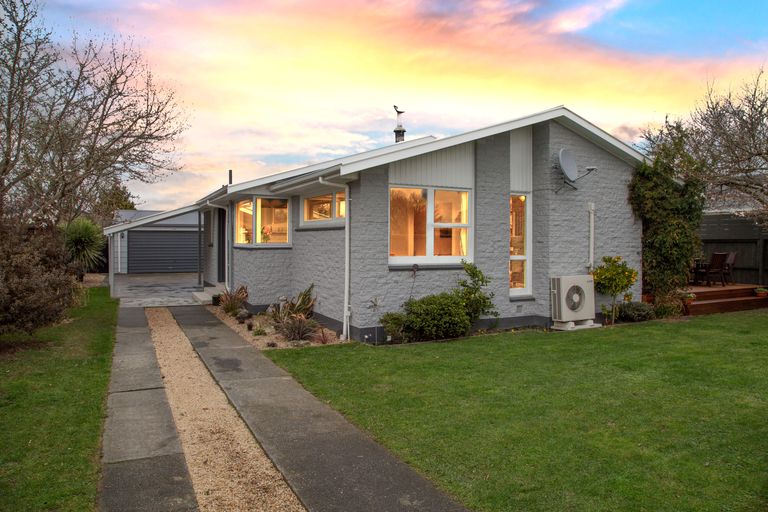 Photo of property in 127 Northcote Road, Northcote, Christchurch, 8052