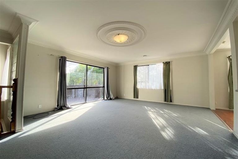 Photo of property in 6 West Harbour Drive, West Harbour, Auckland, 0618