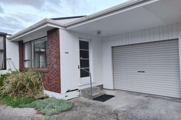 Photo of property in 42 Oxford Street, Tawa, Wellington, 5028