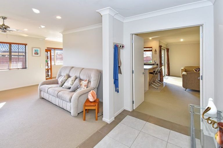Photo of property in 217 Carnoustie Drive, Wattle Downs, Auckland, 2103