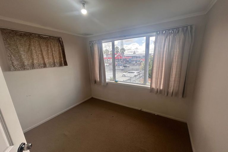 Photo of property in 265 Te Atatu Road, Te Atatu South, Auckland, 0610
