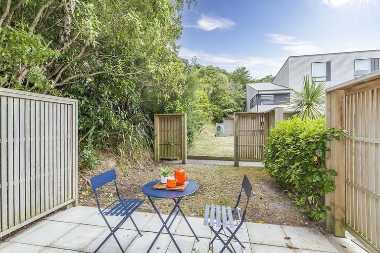 Photo of property in 1/8 Thatcher Crescent, Crofton Downs, Wellington, 6035