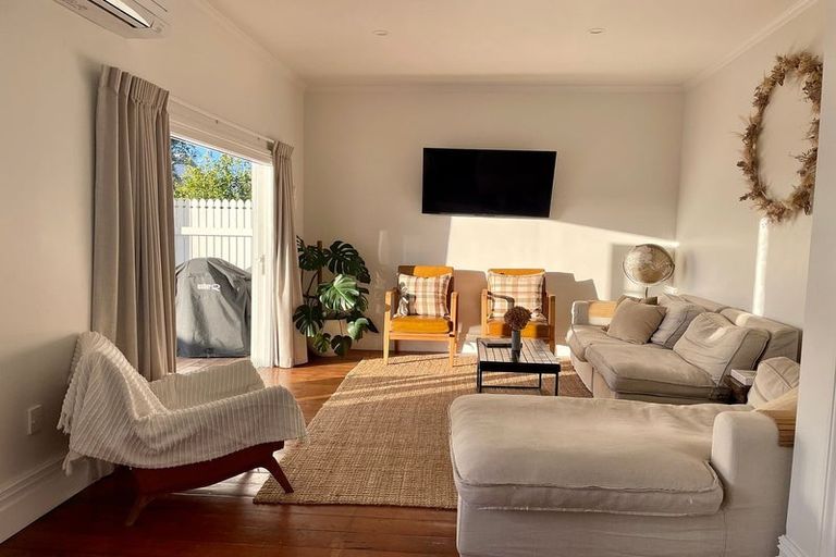 Photo of property in 11 Latham Street, Napier South, Napier, 4110