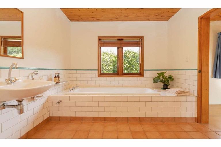 Photo of property in 65 Pa Road, Kerikeri, 0230