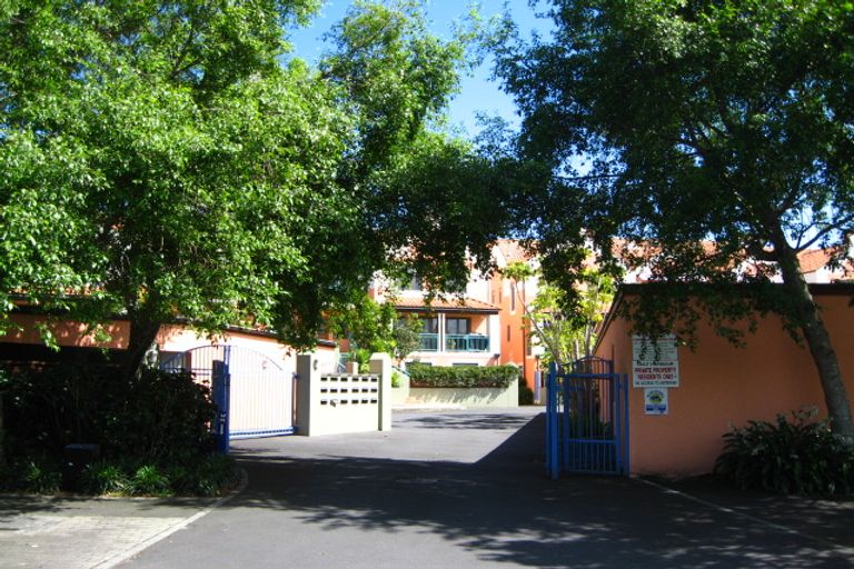 Photo of property in 144 Harbour Village Drive, Gulf Harbour, Whangaparaoa, 0930