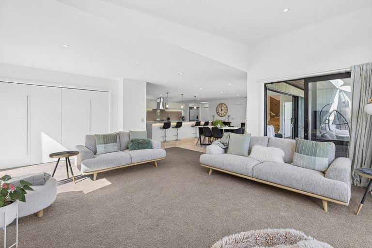 Photo of property in 5 Jessies Crescent, Wanaka, 9305