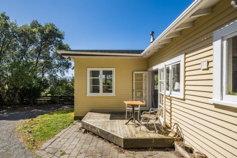 Photo of property in 20 Miromiro Road, Normandale, Lower Hutt, 5010