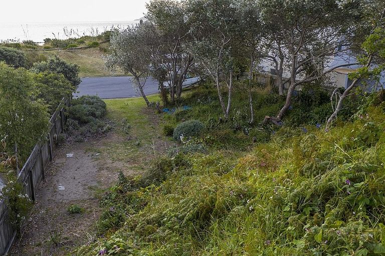 Photo of property in 19 Groves Road, Raumati Beach, Paraparaumu, 5032