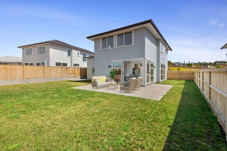 Photo of property in 23 Kukuwai Avenue, Red Beach, 0932