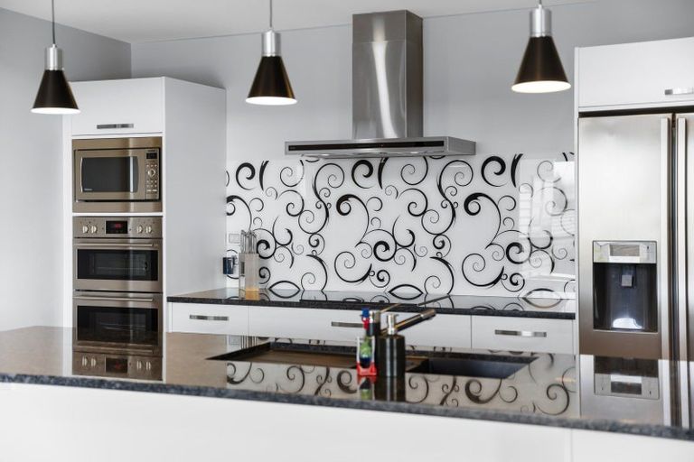 Photo of property in 1 Holcombrooke Lane, Welcome Bay, Tauranga, 3175