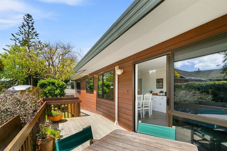 Photo of property in 4150a Great North Road, Glendene, Auckland, 0602