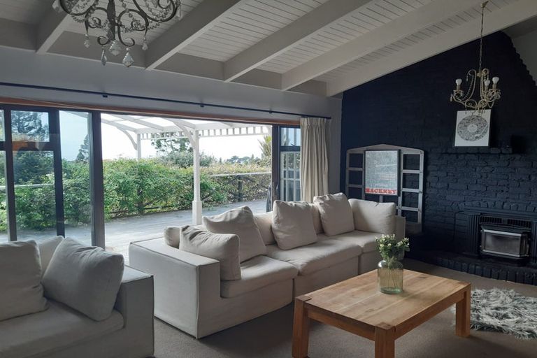 Photo of property in 144 Wade River Road, Wade Heads, Whangaparaoa, 0932