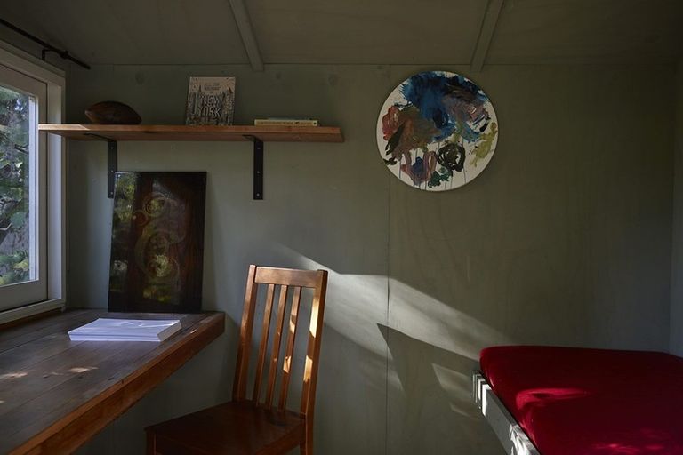 Photo of property in 72 Garden Road, Piha, New Lynn, 0772