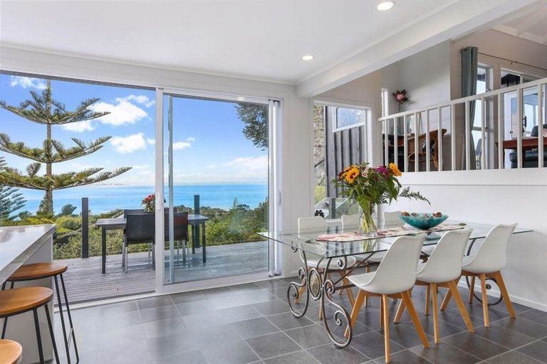 Photo of property in 27 Takahe Road, Titirangi, Auckland, 0604