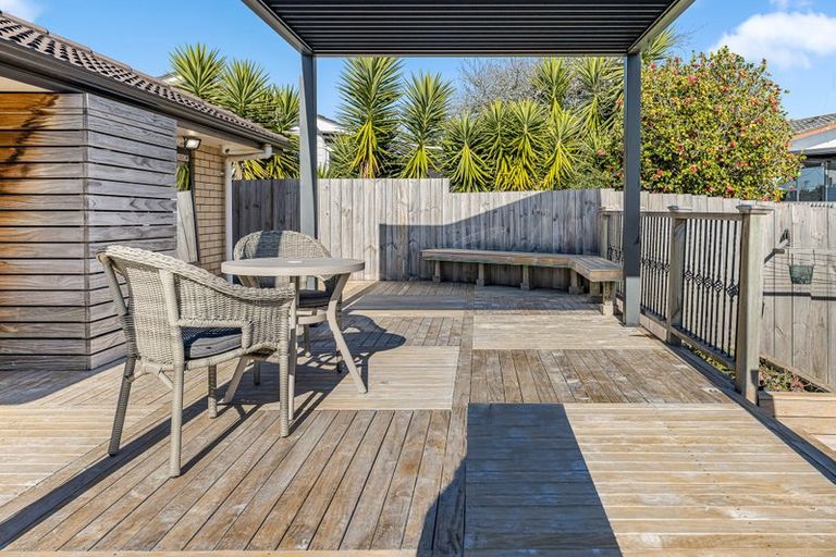 Photo of property in 2 Anna Lane, Glen Eden, Auckland, 0602