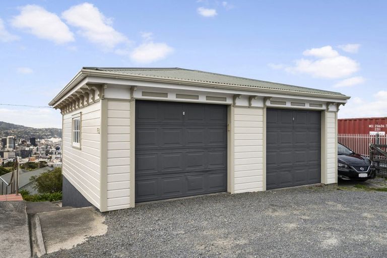 Photo of property in 13 Dorking Road, Brooklyn, Wellington, 6021