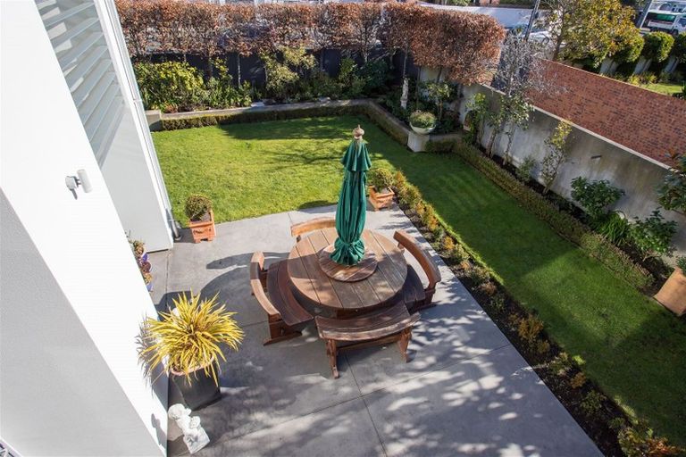 Photo of property in 10 Strowan Road, Strowan, Christchurch, 8052