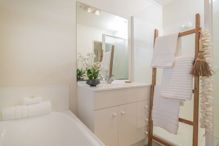 Photo of property in 37 Hahei Beach Road, Hahei, Whitianga, 3591