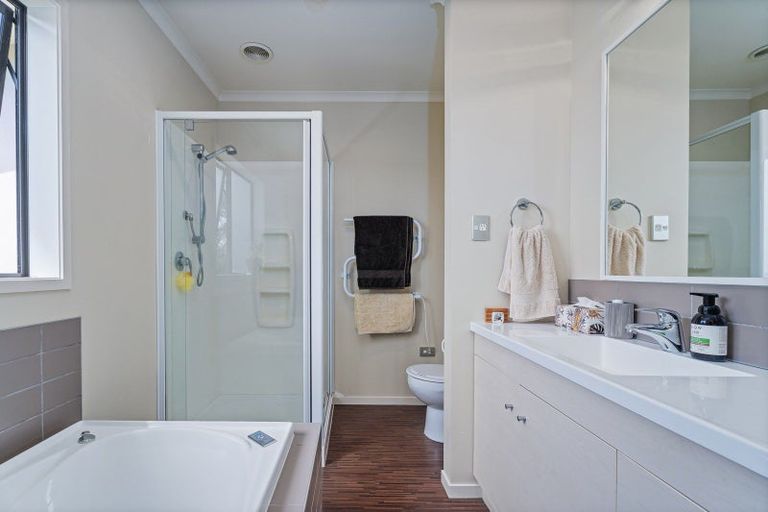 Photo of property in 4 Tarapatiki Drive, Whitianga, 3510