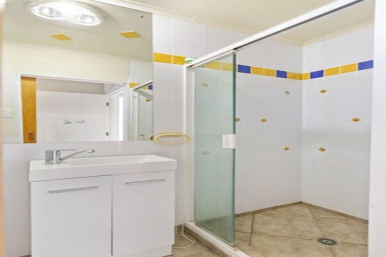 Photo of property in 12 Limmer Place, Browns Bay, Auckland, 0632