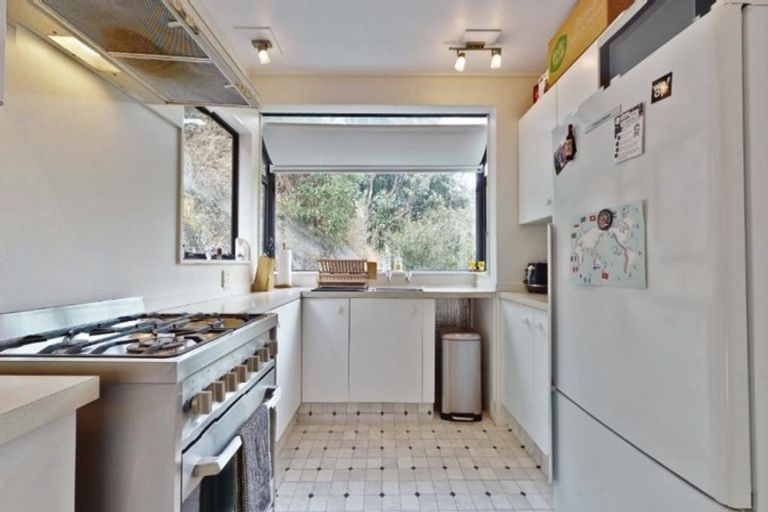 Photo of property in 117 Houghton Bay Road, Houghton Bay, Wellington, 6023