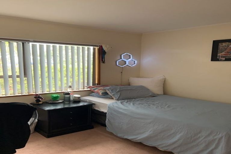 Photo of property in 1/979 Beach Road, Torbay, Auckland, 0630