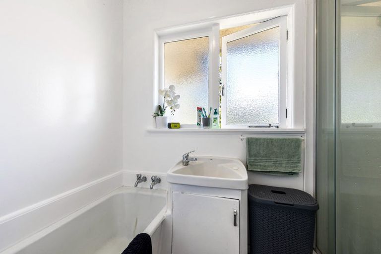 Photo of property in 30 Seabrook Avenue, New Lynn, Auckland, 0600