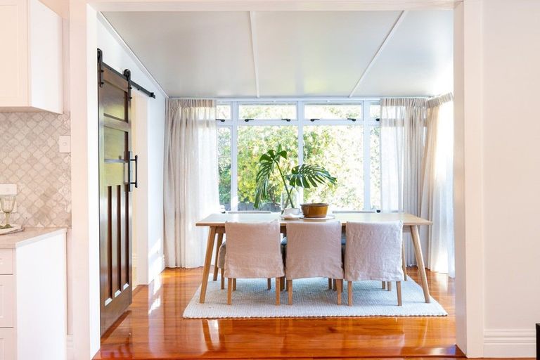 Photo of property in 15 Lawrence Road, Hospital Hill, Napier, 4110