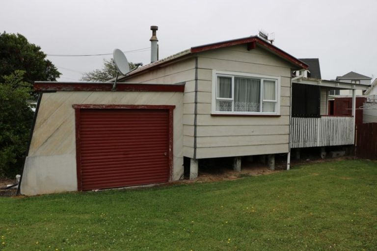 Photo of property in 1 Chaffey Street, Foxton Beach, Foxton, 4815