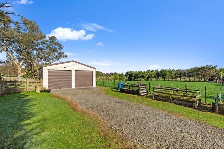 Photo of property in 468 Tararua Road, Levin, 5571