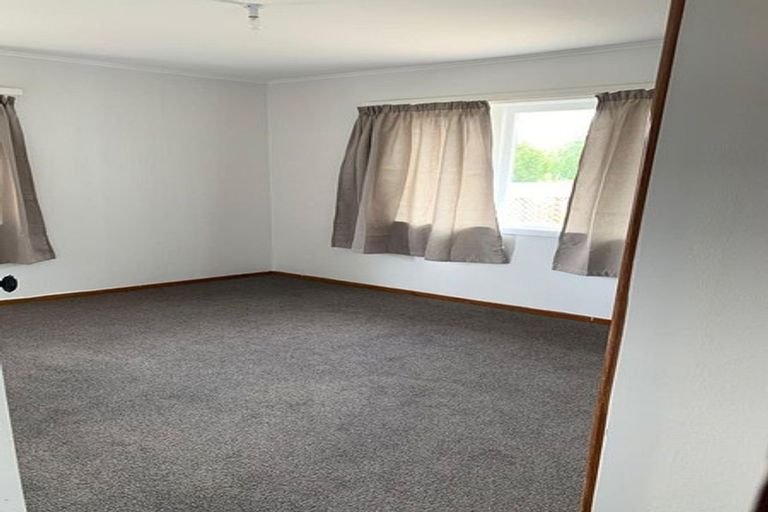 Photo of property in 32a Toru Street, Te Atatu Peninsula, Auckland, 0610