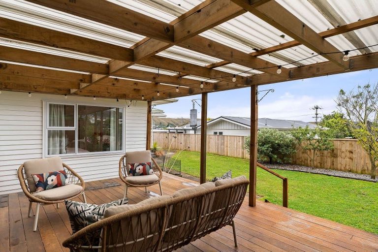 Photo of property in 3 Catherine Crescent, Paparangi, Wellington, 6037