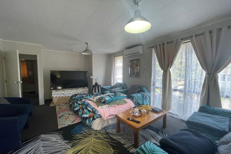 Photo of property in 10 Christmas Road, Manurewa, Auckland, 2102