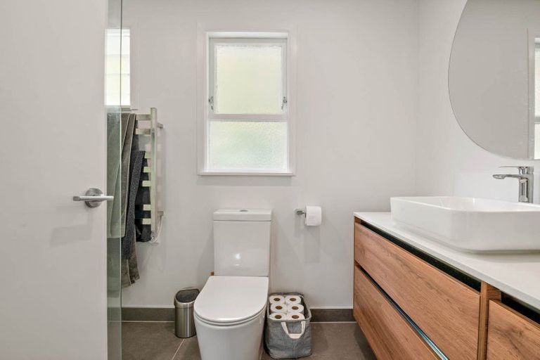 Photo of property in 15 Finlow Drive, Te Atatu South, Auckland, 0610