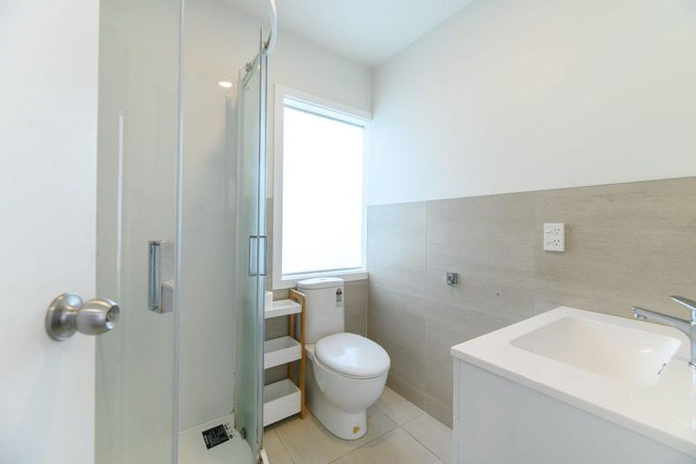 Photo of property in 2/401 East Coast Road, Mairangi Bay, Auckland, 0630