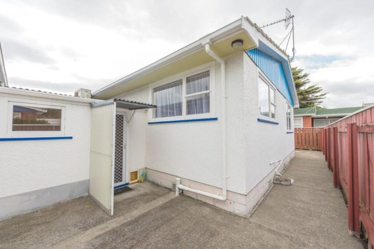 Photo of property in 4/5 Saint Leonard Street, Saint Johns Hill, Whanganui, 4501