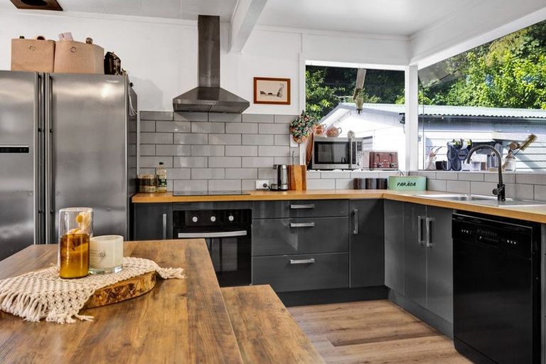 Photo of property in 1 Nikorima Street, Urenui, 4375