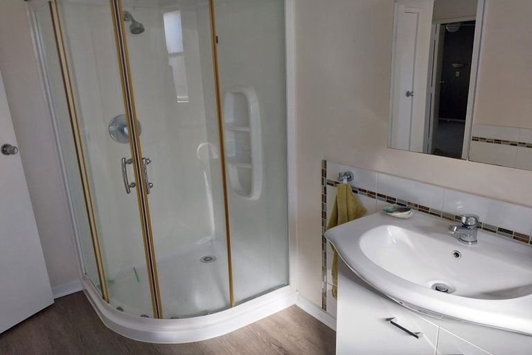 Photo of property in 2 Leybourne Avenue, Waikanae, 5036