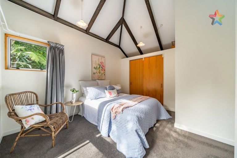 Photo of property in 2/196 Dowse Drive, Maungaraki, Lower Hutt, 5010