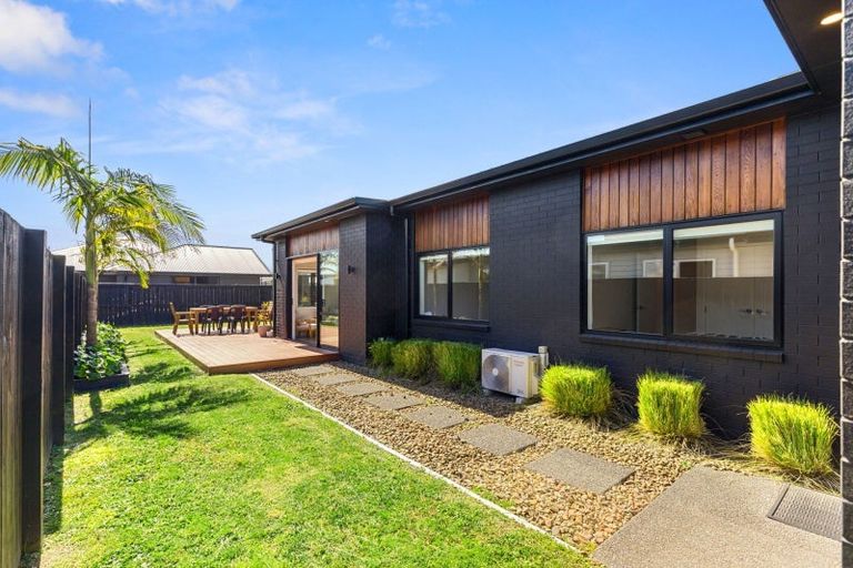 Photo of property in 22 Awatira Drive, Papamoa Beach, Papamoa, 3118