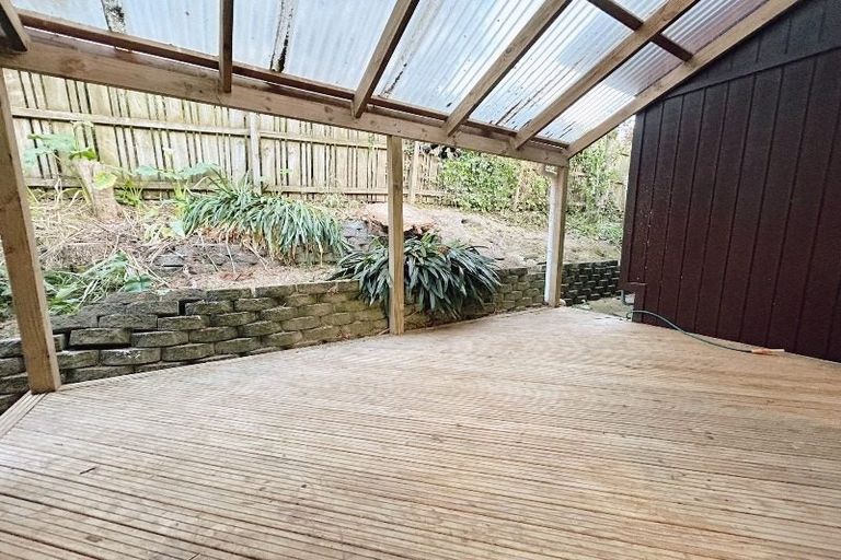 Photo of property in 12 Springwater Vale, Unsworth Heights, Auckland, 0632