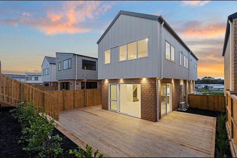 Photo of property in 45 Sunnyheights Road, Orewa, 0931