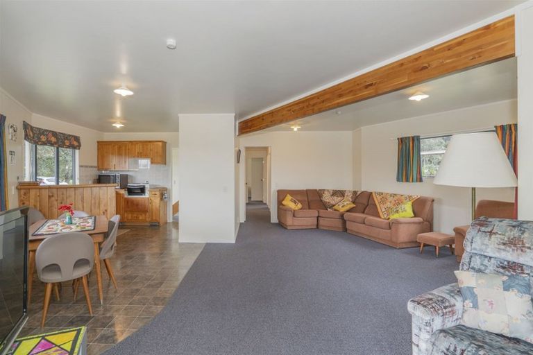 Photo of property in 1 Hardy Place, Cooks Beach, Whitianga, 3591