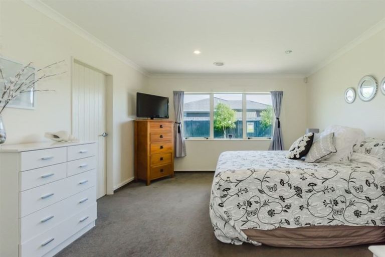 Photo of property in 56 Kotuku Drive, Paraparaumu Beach, Paraparaumu, 5032