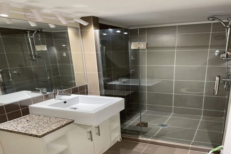 Photo of property in 96 Calliope Road, Stanley Point, Auckland, 0624