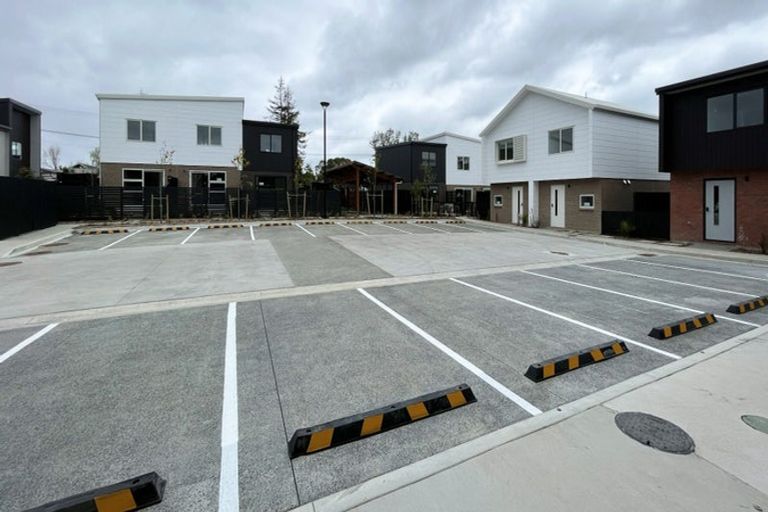 Photo of property in 7/476 West Coast Road, Glen Eden, Auckland, 0602