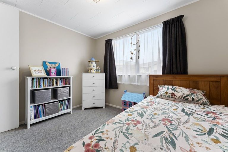 Photo of property in 23 Peppertree Glade, Kelvin Grove, Palmerston North, 4414