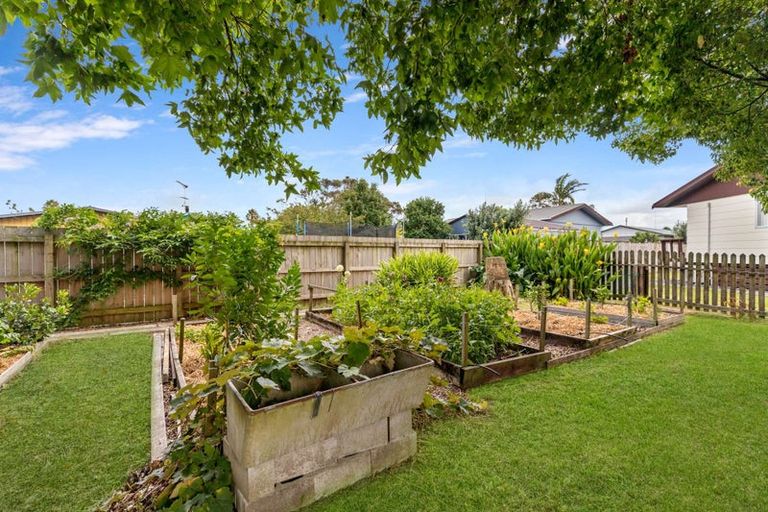 Photo of property in 17 Te Moau Avenue, Parakai, 0830
