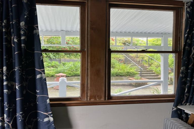 Photo of property in 135 Kelburn Parade, Kelburn, Wellington, 6012