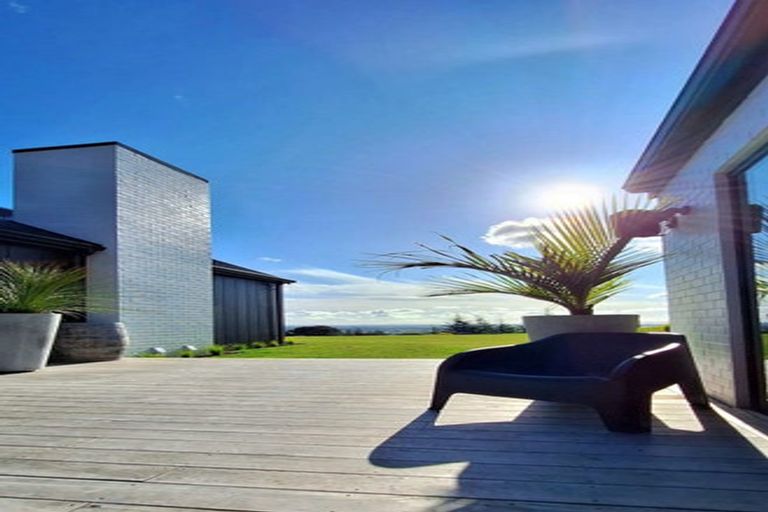 Photo of property in 46 Harry Dreadon Road, Opaheke, Papakura, 2584